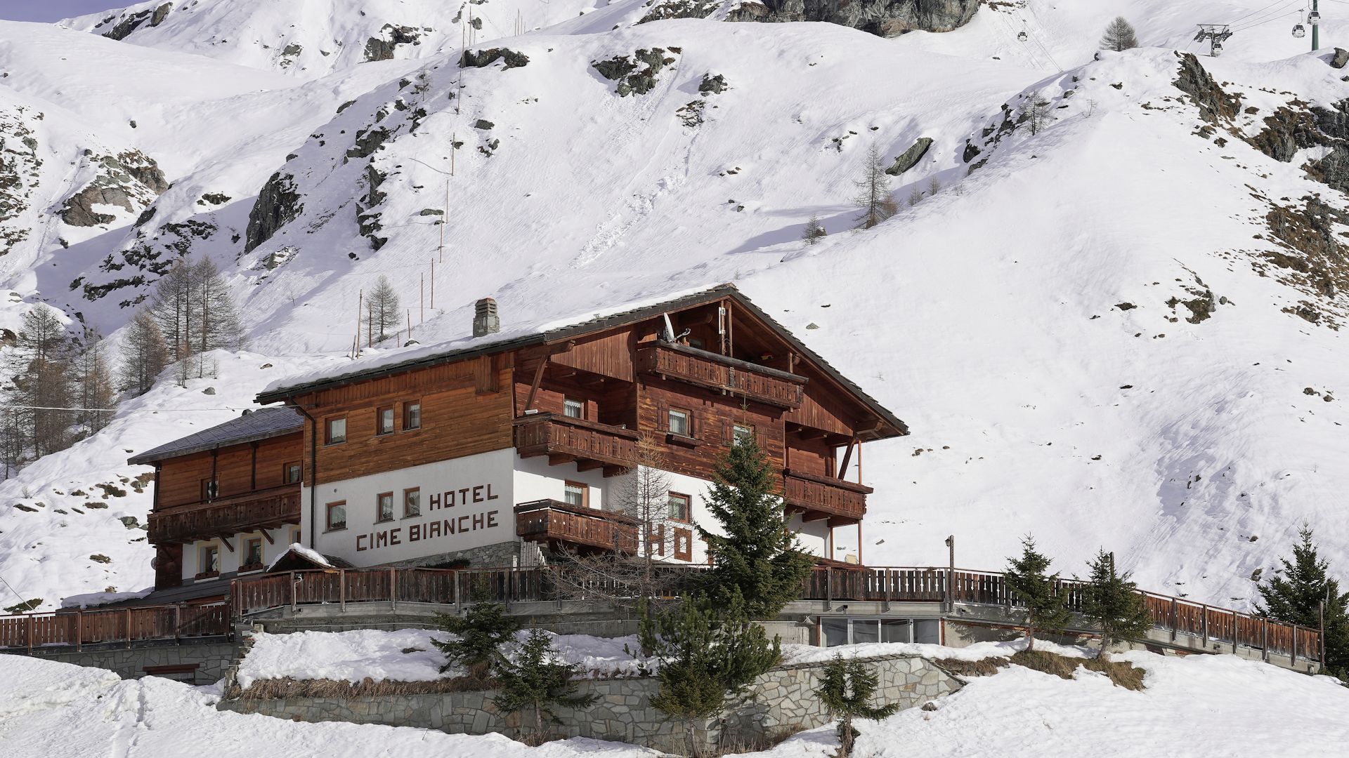 hotel cime bianche cervinia esterno verso impianti risalita